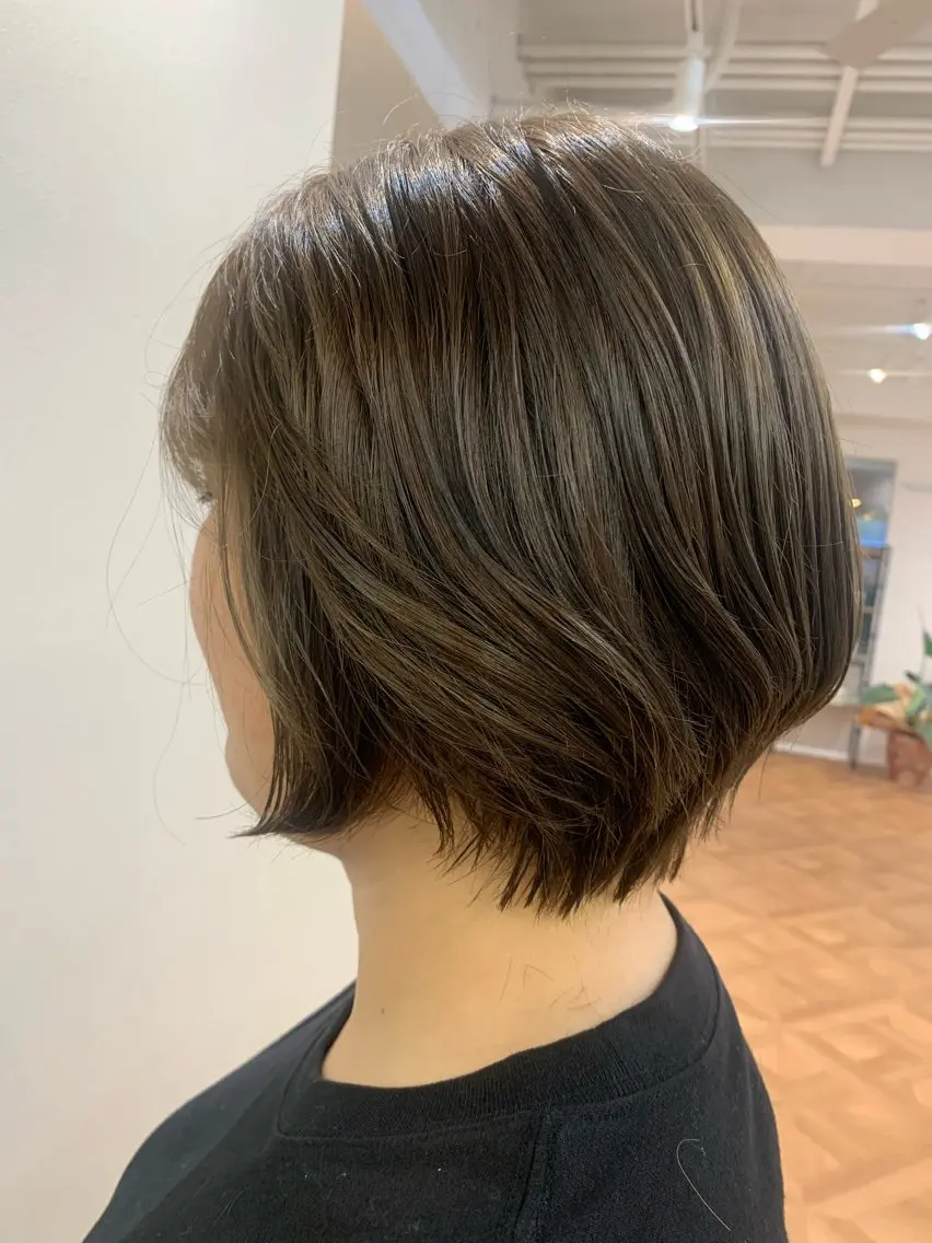 ショート カラー アッシュ くびれヘア ショートヘア カット ヘアカラー 佐々木 有彩のヘアスタイル
