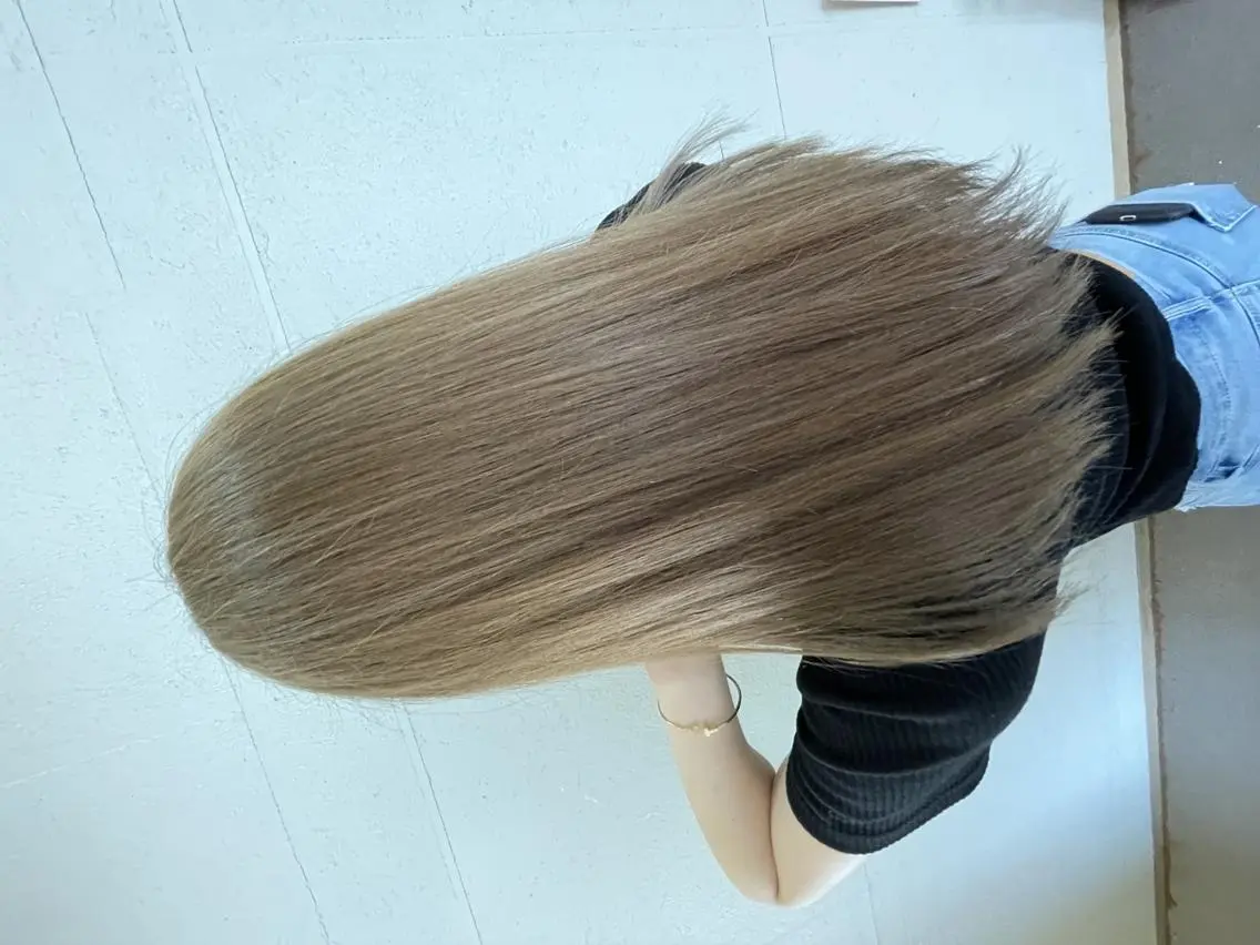 セミロング カラー ベージュカラー ブリーチ ミルクティーベージュ ホワイトミルクティーベージュ ヘアカラー トリートメント ハイトーン得意😍 Lumiereのヘアスタイル