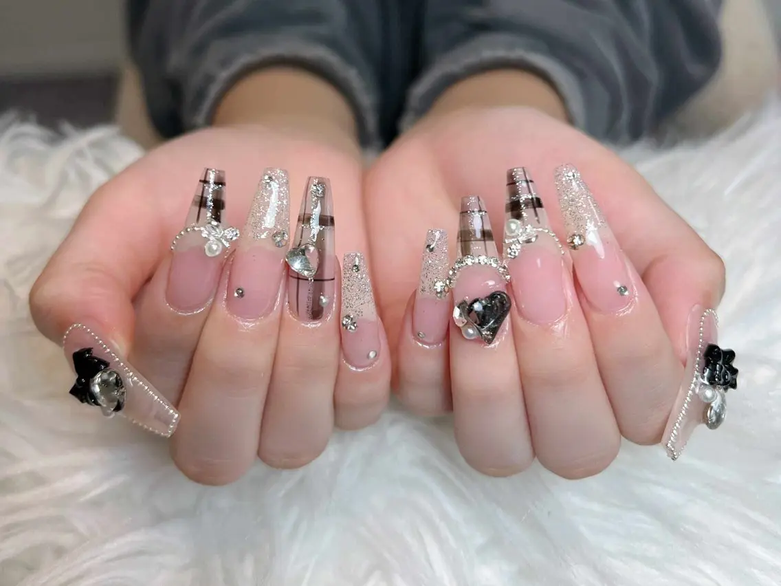 ネイル フレンチネイル ジェルネイル キラキラネイル 韓国ネイル マグネットネイル Julli NailStudioのネイルデザイン
