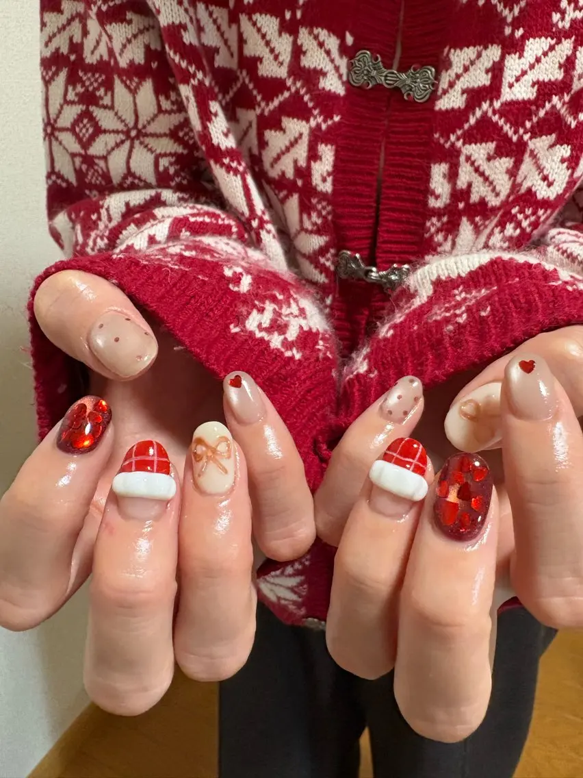 ネイル クリスマス ハンドネイル フットネイル Atún nail (ｱﾄｩﾝﾈｲﾙ)のネイルデザイン