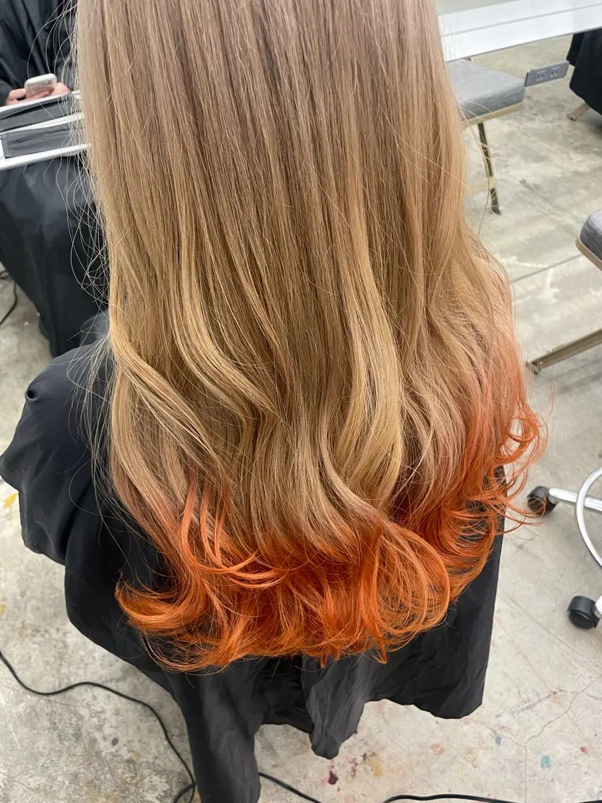 ロング カラー ヘアカラー インナーカラー 推し ブリーチ  髪質改善のヘアスタイル