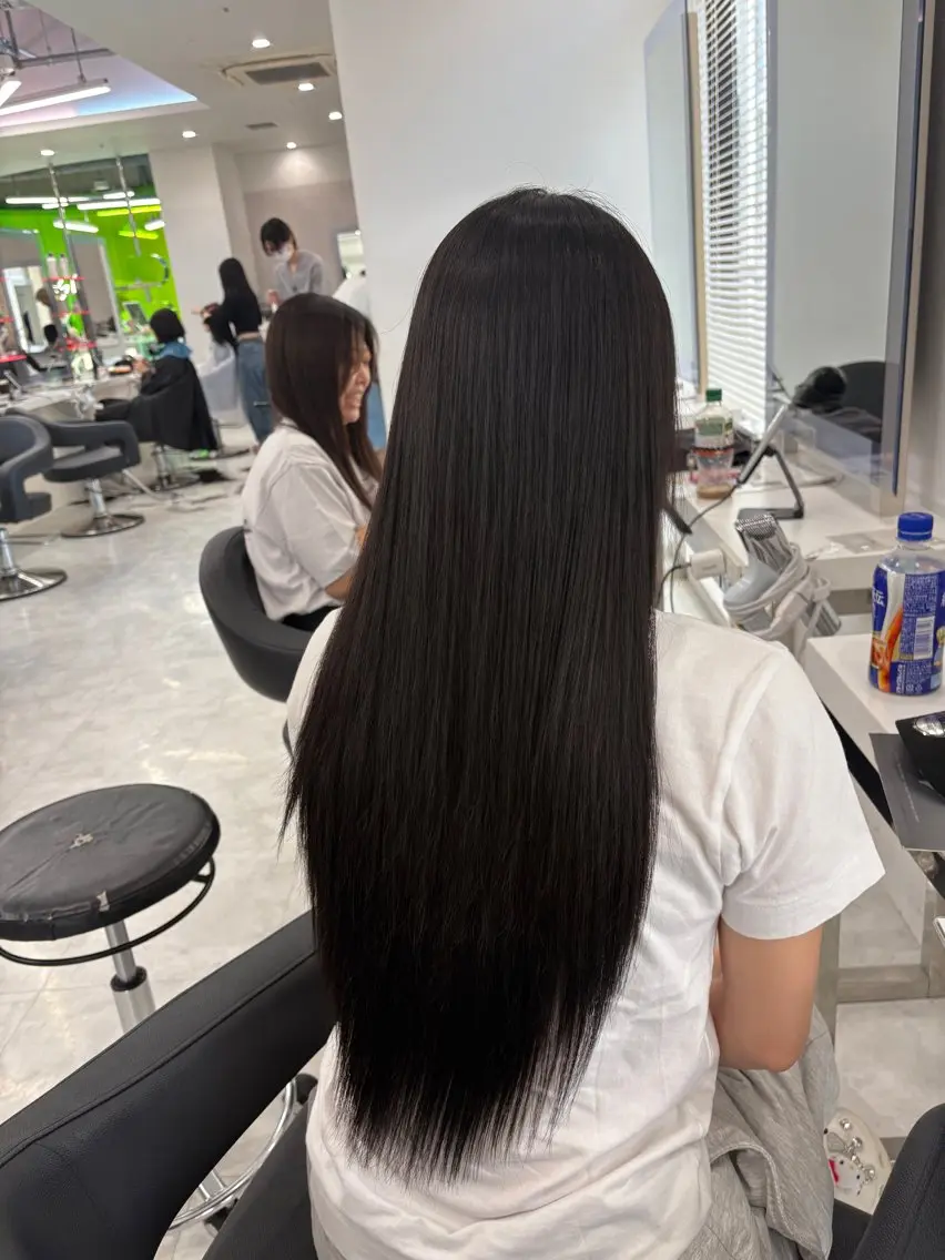 ロング カット 縮毛矯正 モテ艶🪄透明感カラ ー🦋RION🦋のヘアスタイル