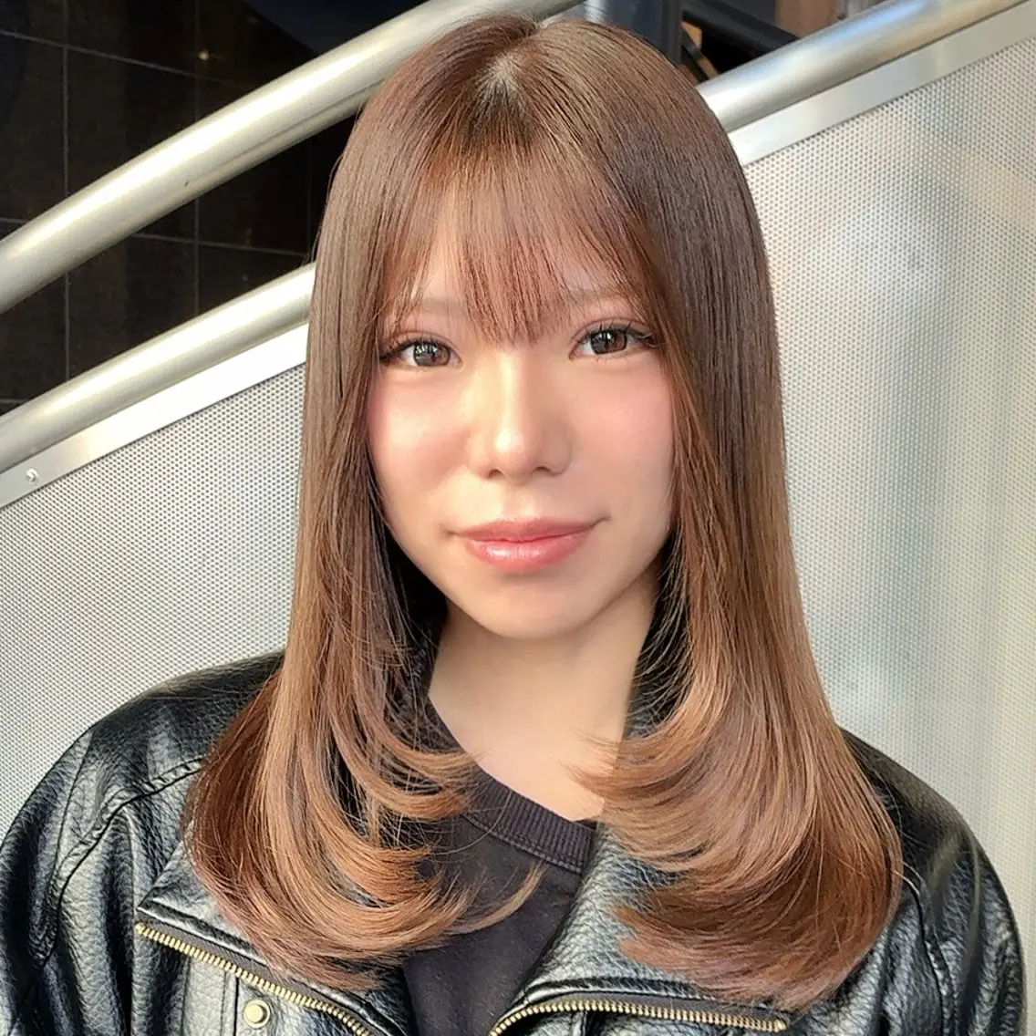 ミディアム レイヤーカット カット ヘアカラー calna 古賀 菜摘のヘアスタイル
