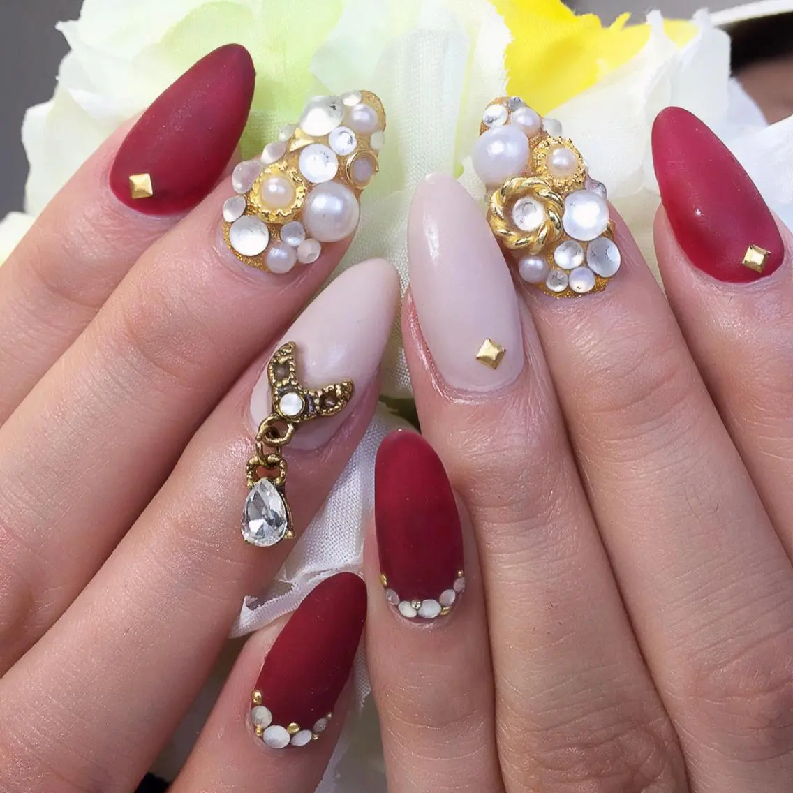 ネイル ストーンネイル EMU NAILのネイルデザイン