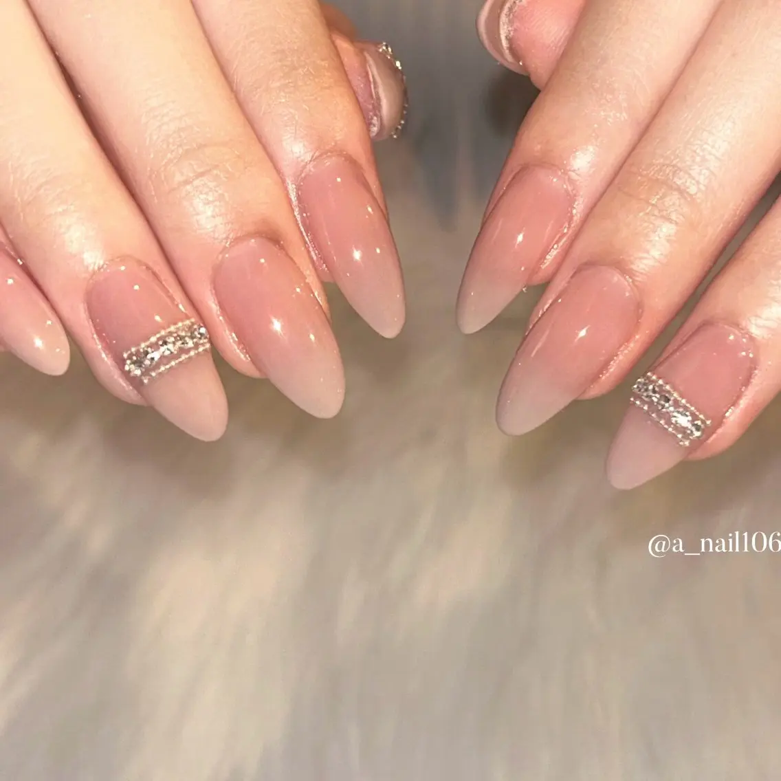 【 持込OK🎀 】 Hand2本アート¥7,800→6,800🫧大人モテネイルの写真