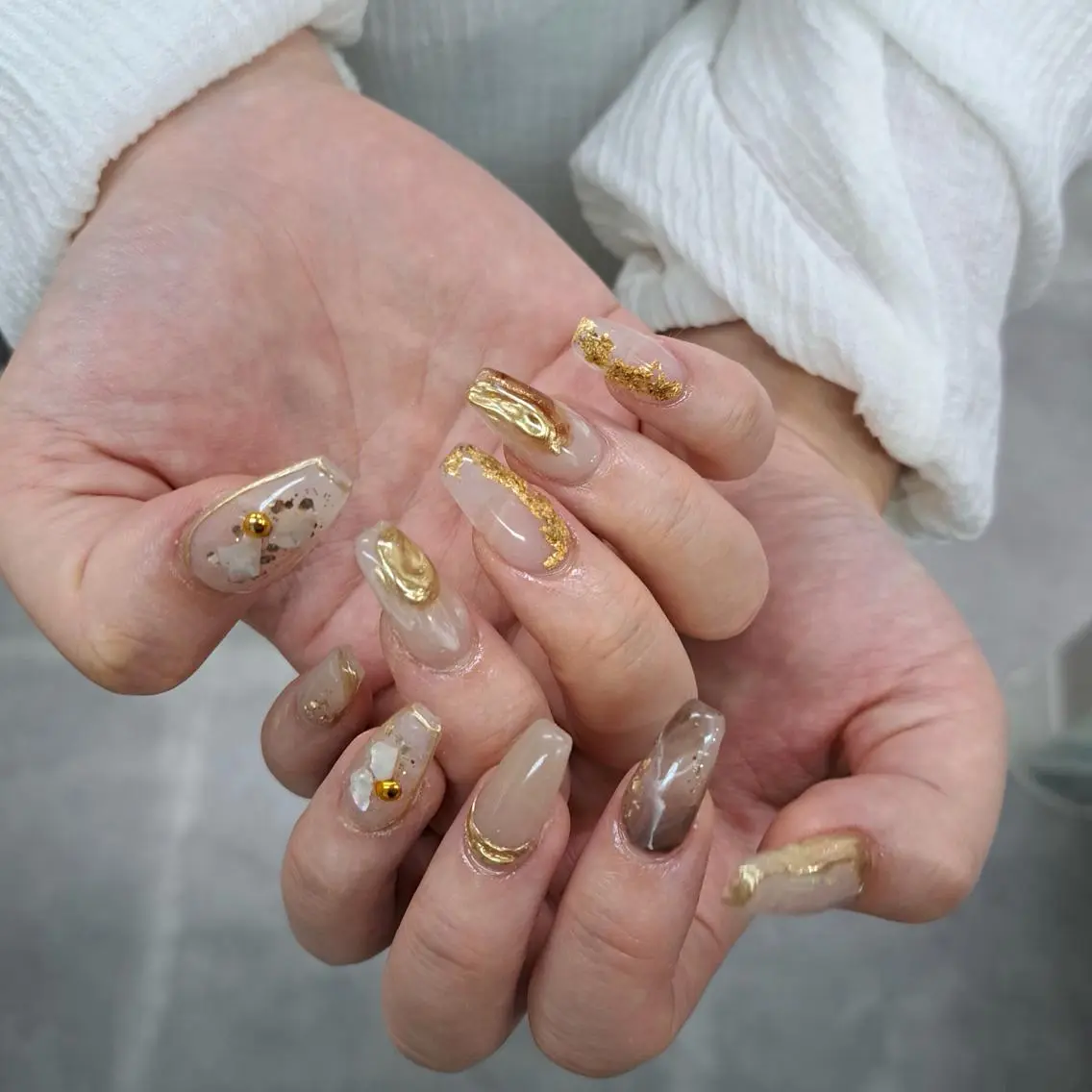 ネイル アートネイル ブラウン ジェルネイル ミラーネイル ニュアンスネイル ハンドネイル nailstudio eviz新宿店のネイルデザイン