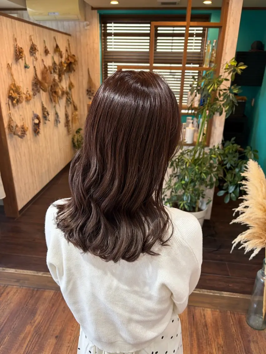 セミロング チョコレートブラウン ヘアカラー 早坂 さくらのヘアスタイル