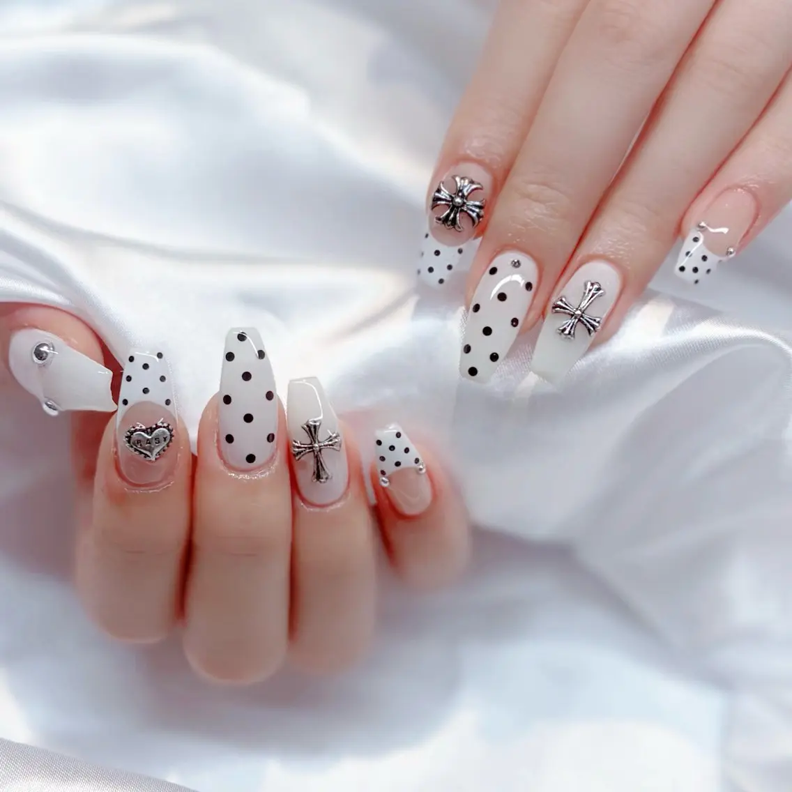 ネイル ドット フレンチネイル 韓国ネイル ハンドネイル Keli Nail 難波のネイルデザイン