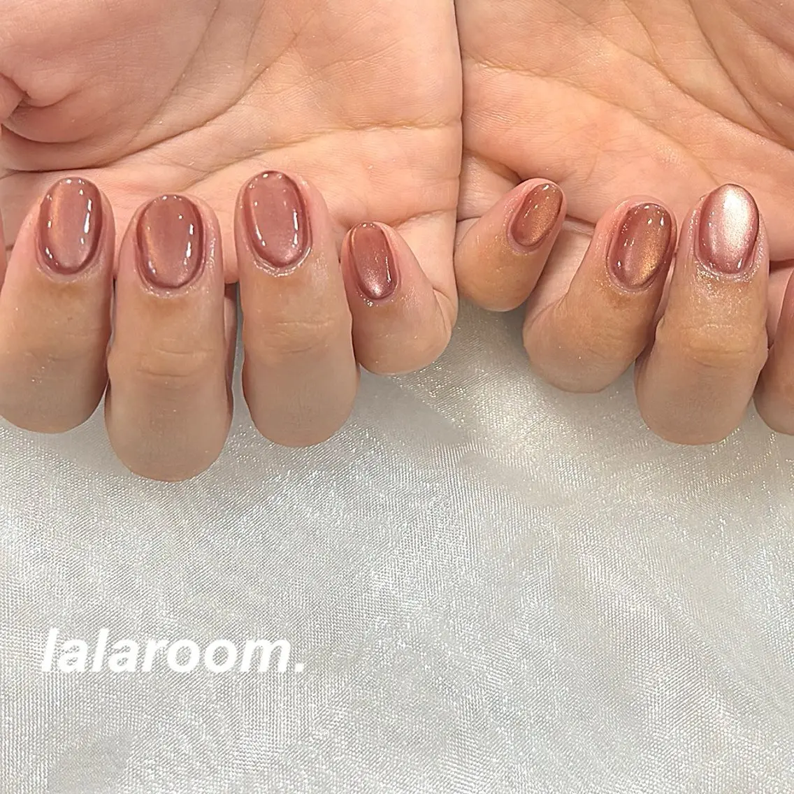 ネイル キラキラネイル マグネットネイル オフィスネイル ワンカラーネイル シンプルネイル ハンドネイル lala room.のネイルデザイン