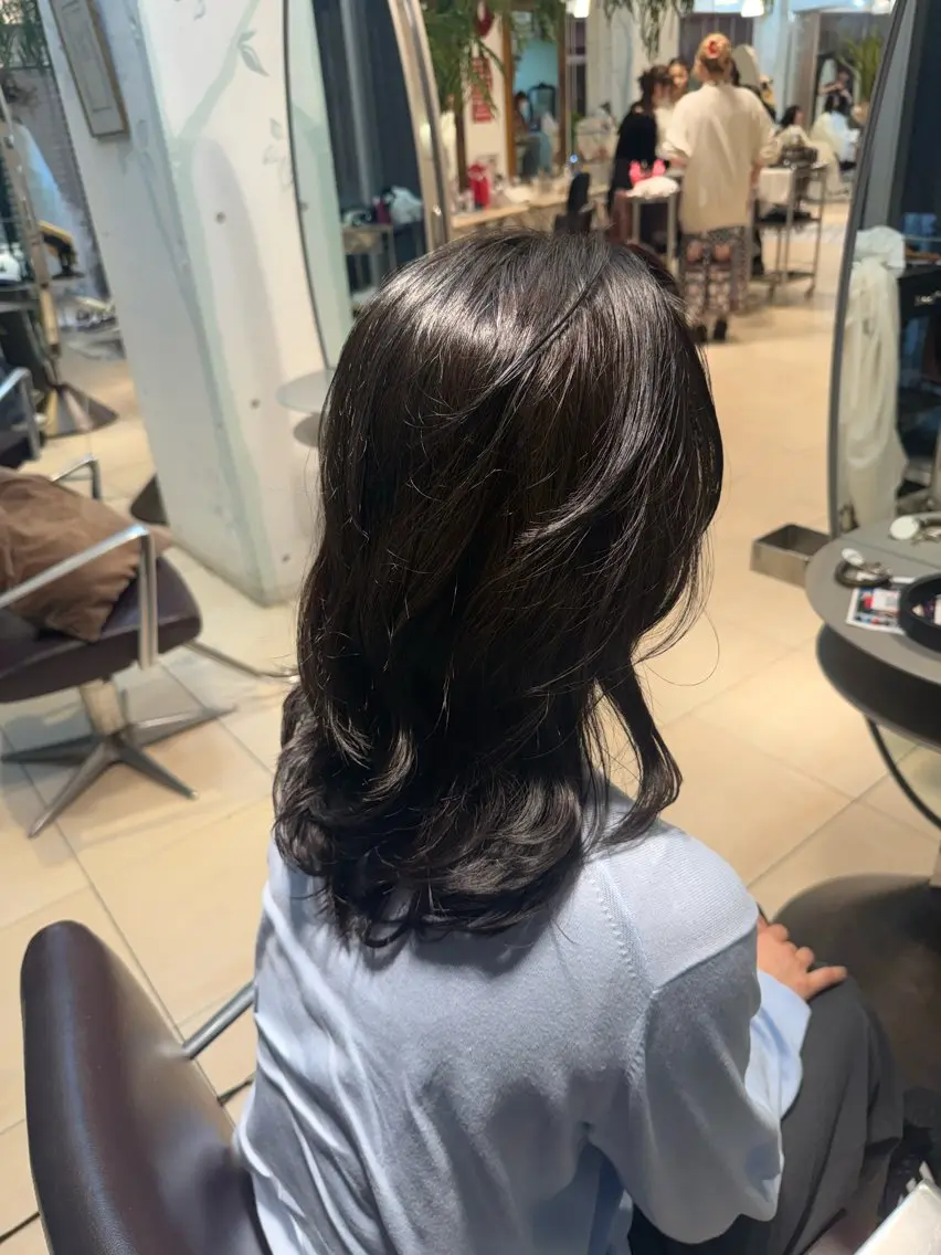 ミディアム カラー レイヤーカット カット 高橋 愛のヘアスタイル