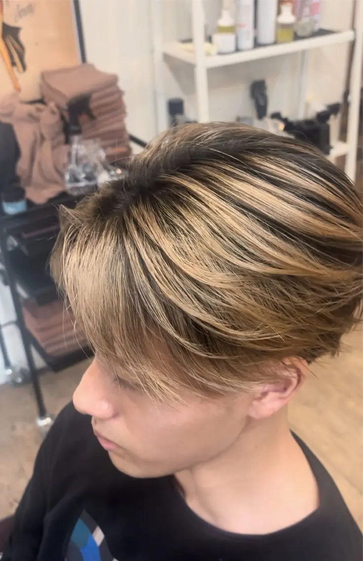 ミディアム カラー メンズ メンズバレイヤージュ バレイヤージュ デザインカラー 外国人風カラー レイヤーカット カット ヘアカラー トリートメント 梅垣 紗英のヘアスタイル