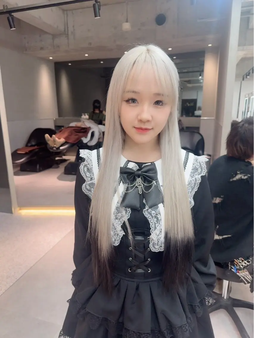 ロング カラー デザインカラー ロング ヘアカラー みのりハイトーン デザインカラーのヘアスタイル