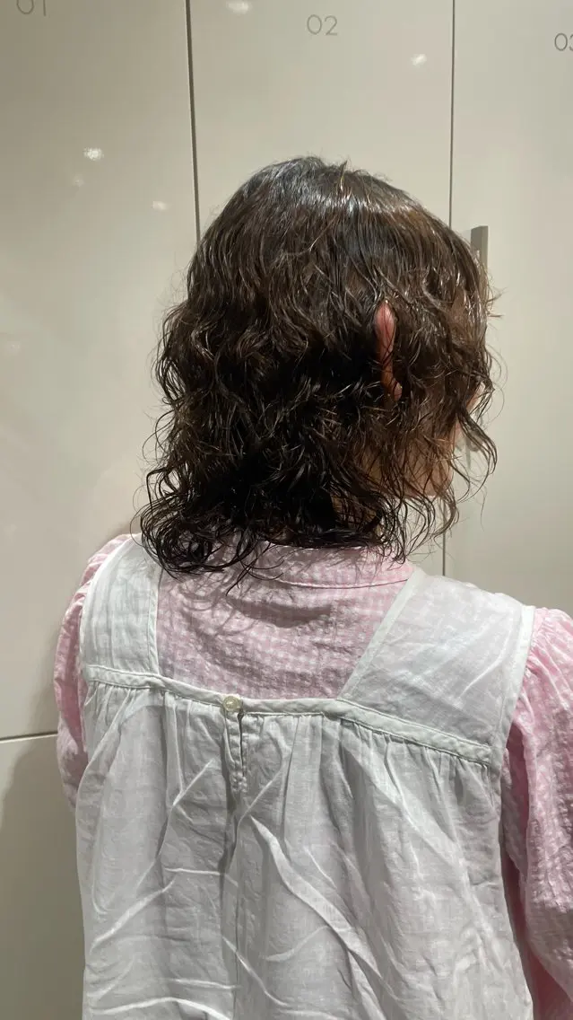 ミディアム パーマ 勝山 雪菜のヘアスタイル