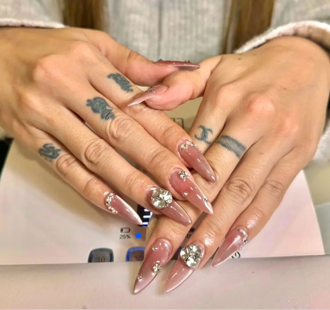 ネイル ボルドー ブラウン チークネイル ドット フットネイル ハンドネイル VAN NAIL 海老名展のネイルデザイン