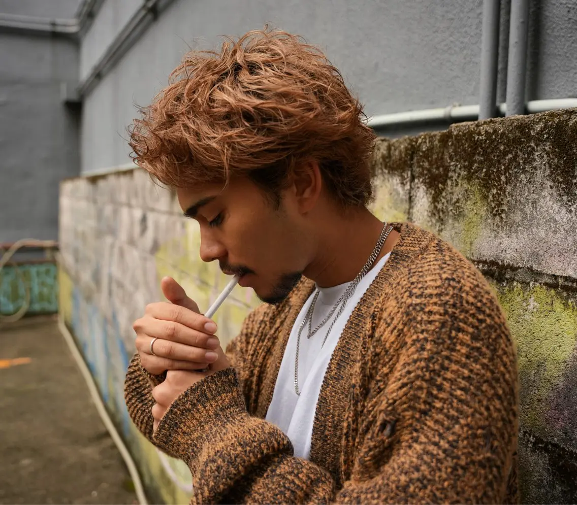 ショート カラー パーマ メンズ センターパート メンズハイトーン メンズパーマ スパイキーショート ツイストスパイラルパーマ カット ヘアカラー スパイキーショート パーマ　具志堅　太志のヘアスタイル