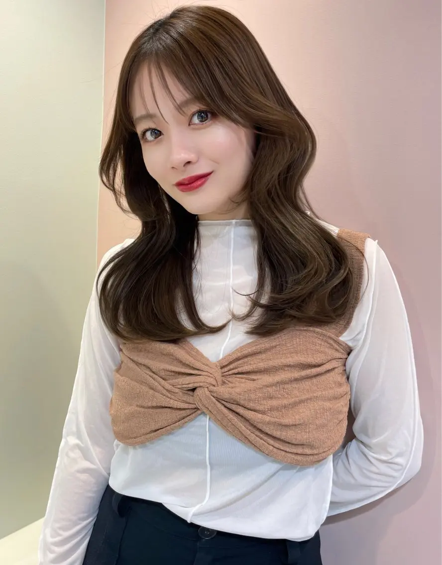 ミディアム カラー ヘアアレンジ グレージュ くびれヘア 韓国風ヘア レイヤーカット レイヤー縮毛矯正 ささきすずね💗のヘアスタイル