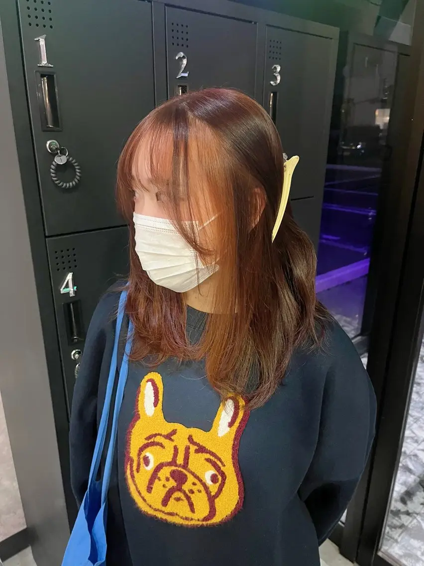 セミロング ミストバング ヘアカラー 伊藤 由妃乃のヘアスタイル