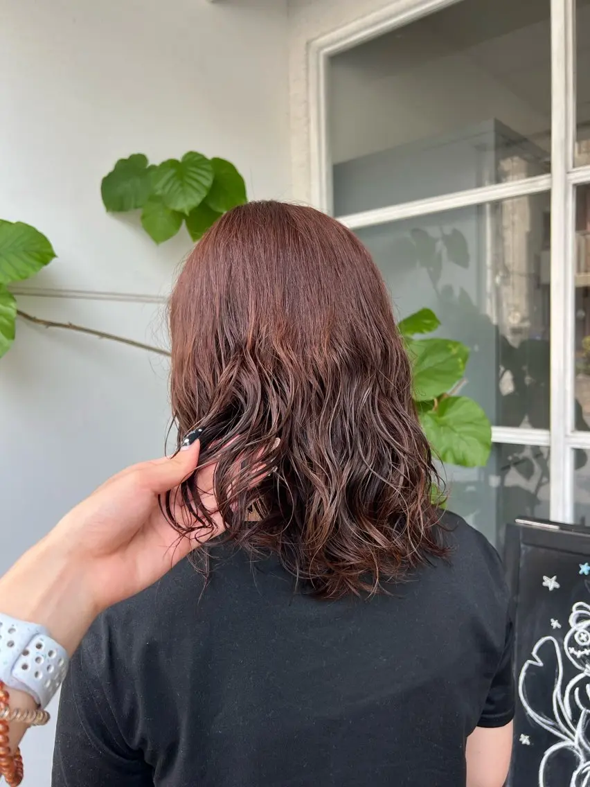 ミディアム ミディアムパーマ カット パーマ ワタナベ モカ🦢ダブルカラーのヘアスタイル