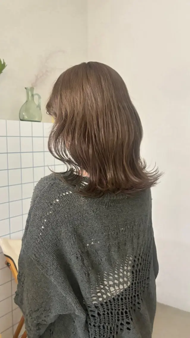 ミディアム カラー ベージュカラー ブリーチ 透明感カラー グレージュ yuna☘️ 名古屋のヘアスタイル