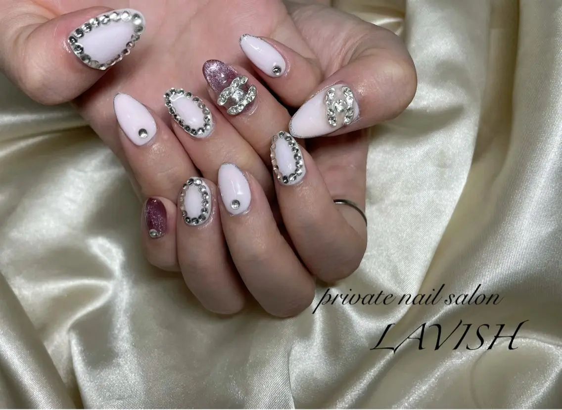 ネイル LAVISH 大和店 emi・:*+のネイルデザイン