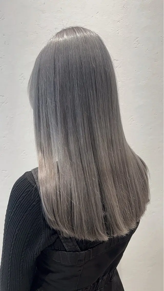 ロング カラー ブリーチ ハイトーンカラー シルバー ロング カット ヘアカラー トリートメント カットカラーモデル /募集中🩵かれんのヘアスタイル