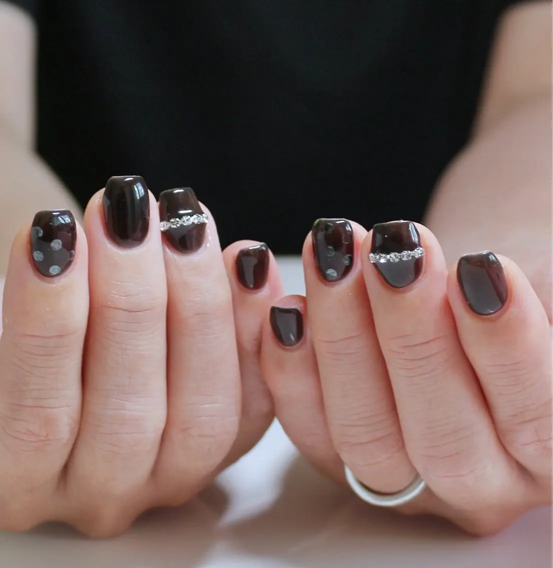 ネイル ドット ホログラムネイル 韓国ネイル ワンホンネイル ハンドネイル Baku Nailsのネイルデザイン