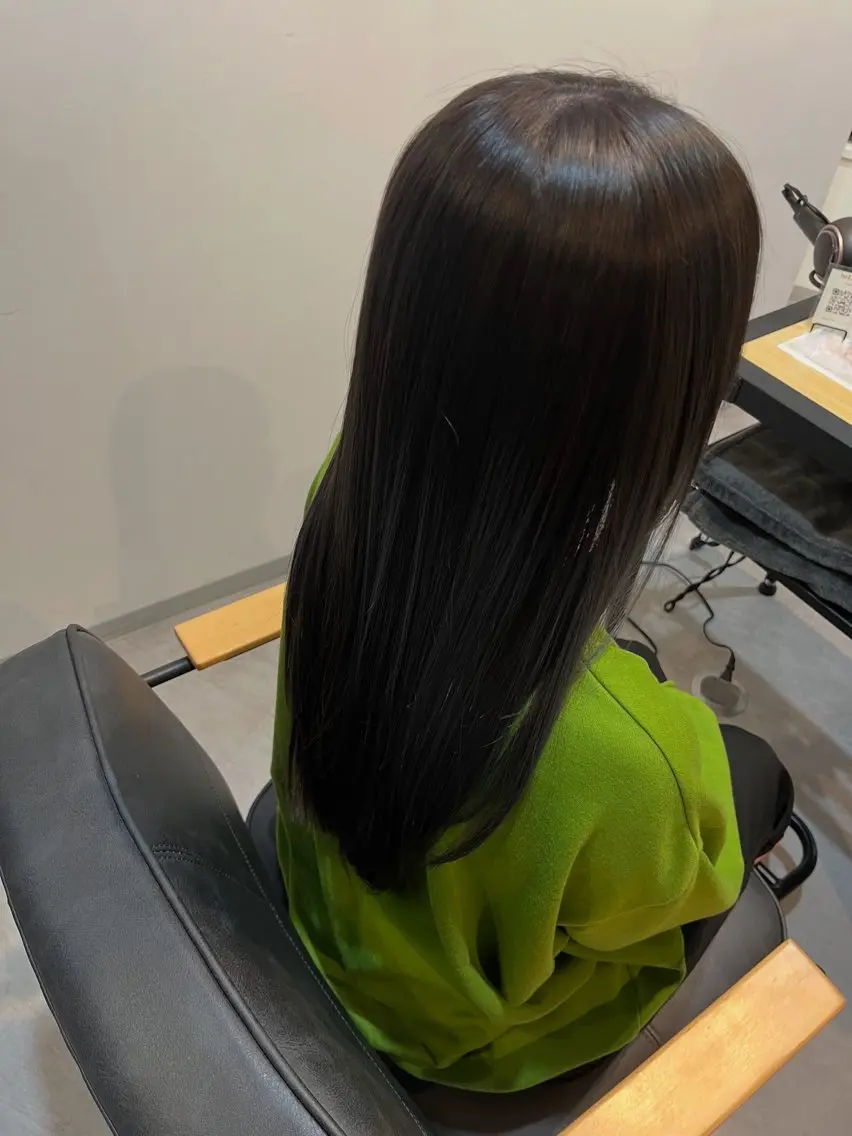 ロング カラー アッシュ アッシュグレー 透明感カラー 小島 悠樹のヘアスタイル