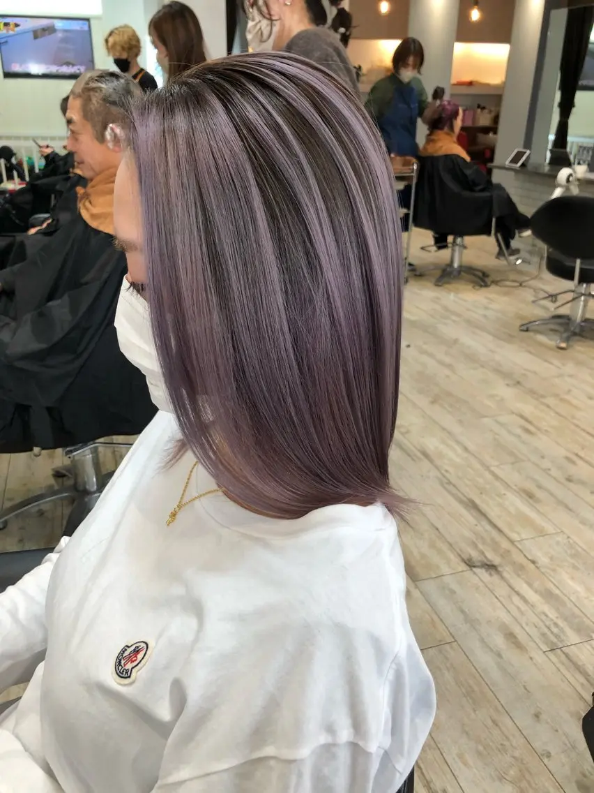 ミディアム カラー バレイヤージュ パープルカラー レイヤーカット レイヤーブリーチ特化 ホワイト専門/岸のヘアスタイル