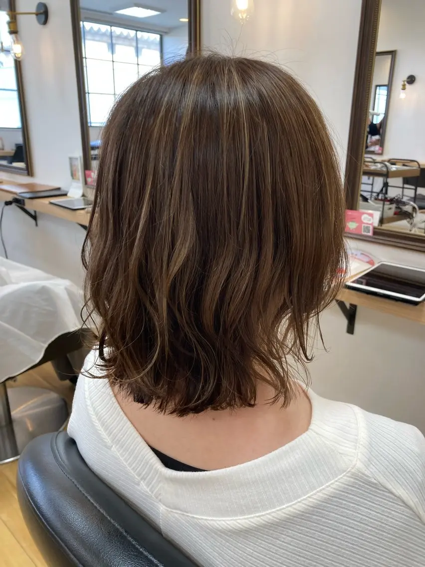 ミディアム チョコレートブラウン ハイライト ヘアカラー 大野 まゆのヘアスタイル