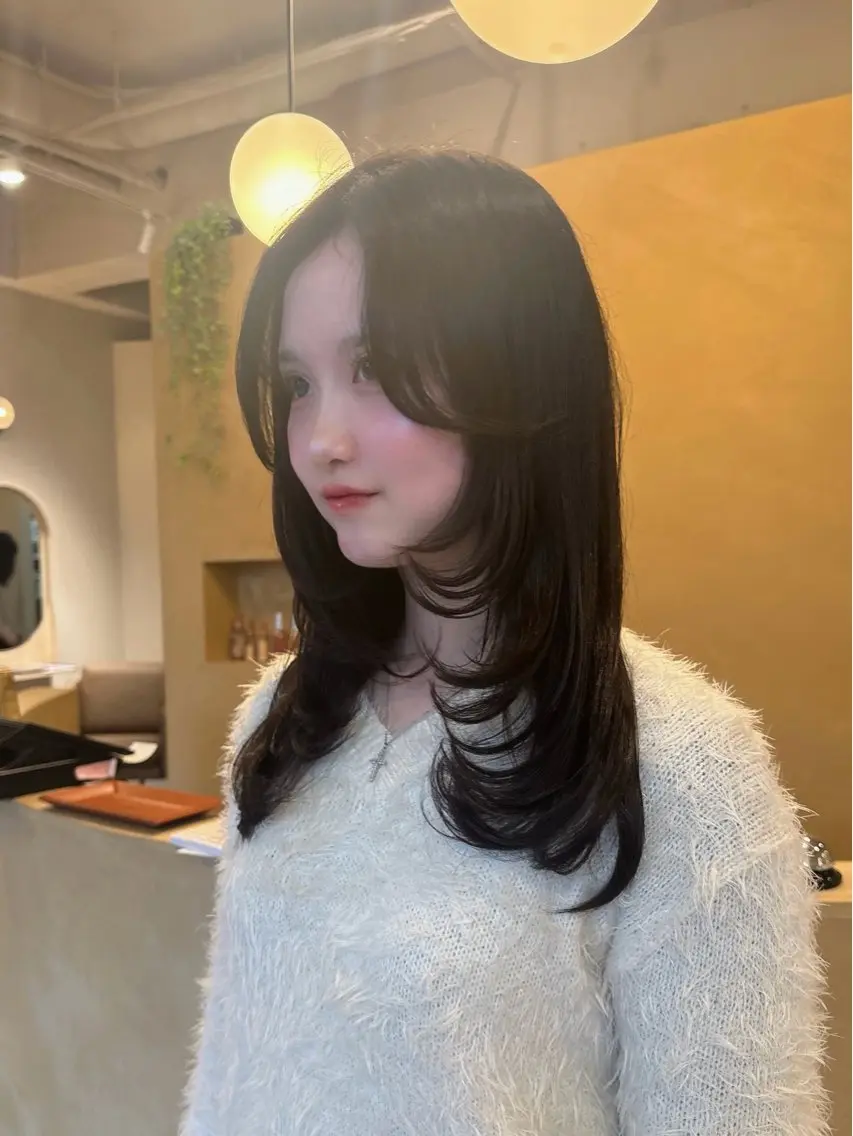 ロング レイヤーカット 西田 朋華のヘアスタイル