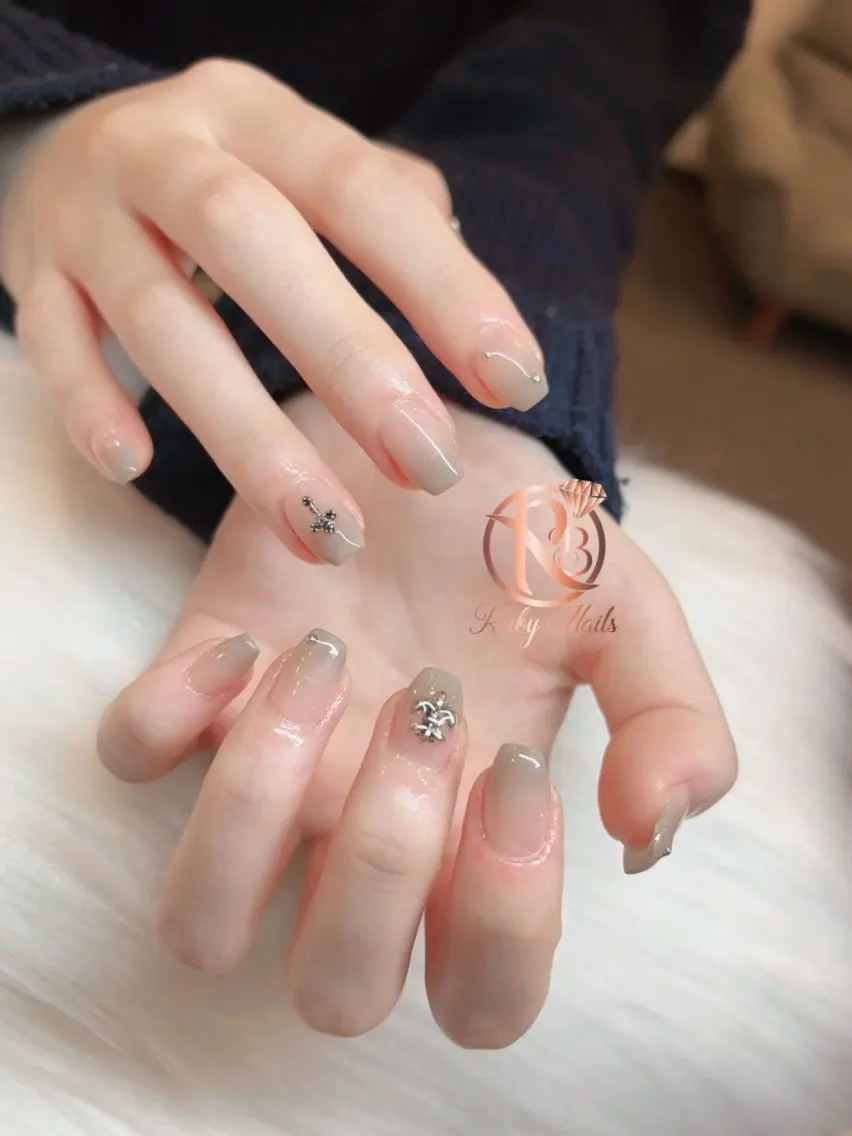 ネイル グラデーション キラキラネイル ピンク 春ネイル ワンホンネイル ハンドネイル RUBY Nail 日暮里店のネイルデザイン