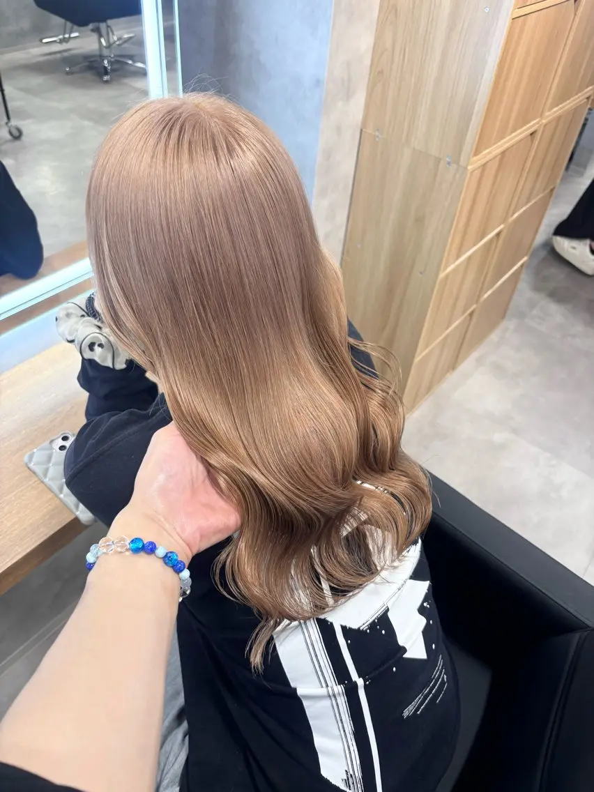 ロング カラー パーマ ヘアアレンジ ヘアカラー トリートメント ヘッドスパ ヘアセット 透明感ブリーチカラー 🌈TOMOHIROのヘアスタイル