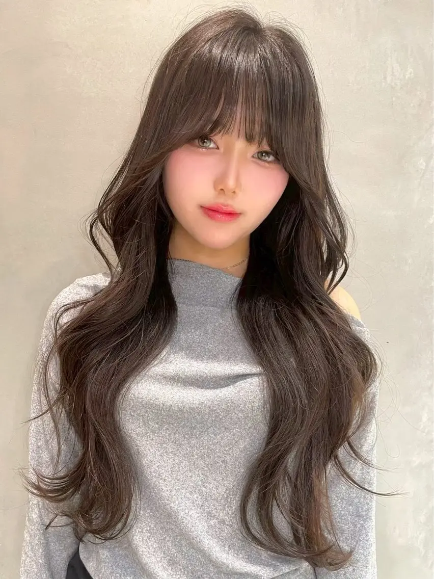 ロング ロングレイヤー くびれヘア 顔周りカット 韓国風ヘア レイヤーカット カット ヘアカラー トリートメント 小顔レイヤー/顔周り 艶髪カラー/金山のヘアスタイル