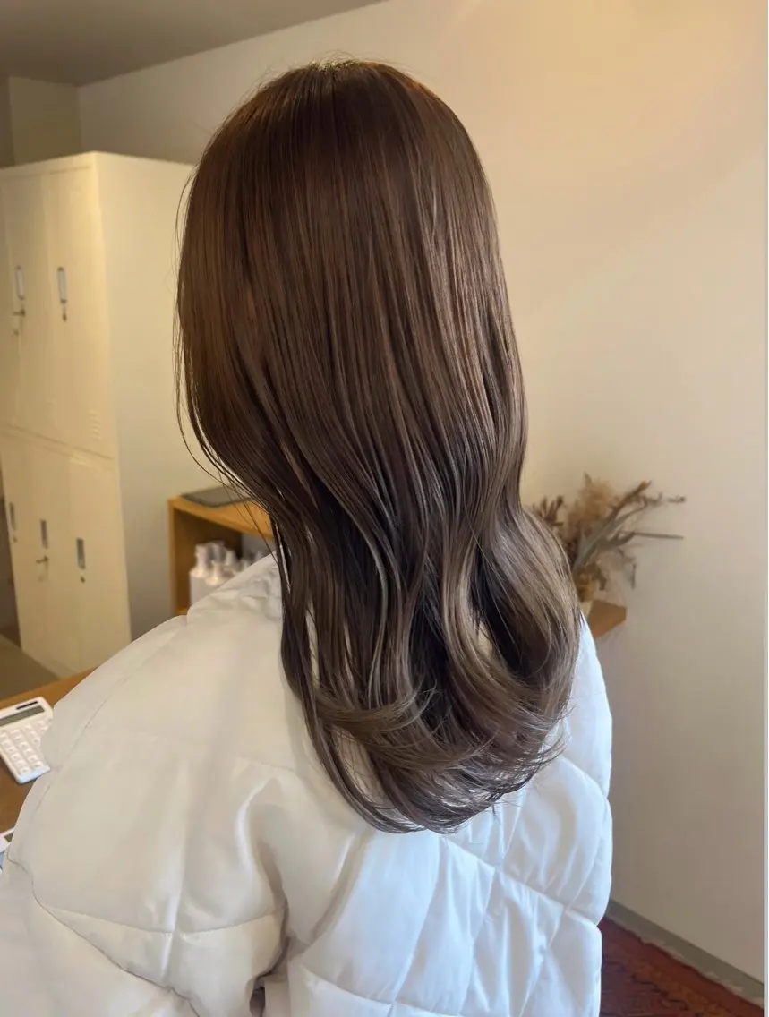 カラー アッシュ ベージュカラー 新美 あかねのヘアスタイル