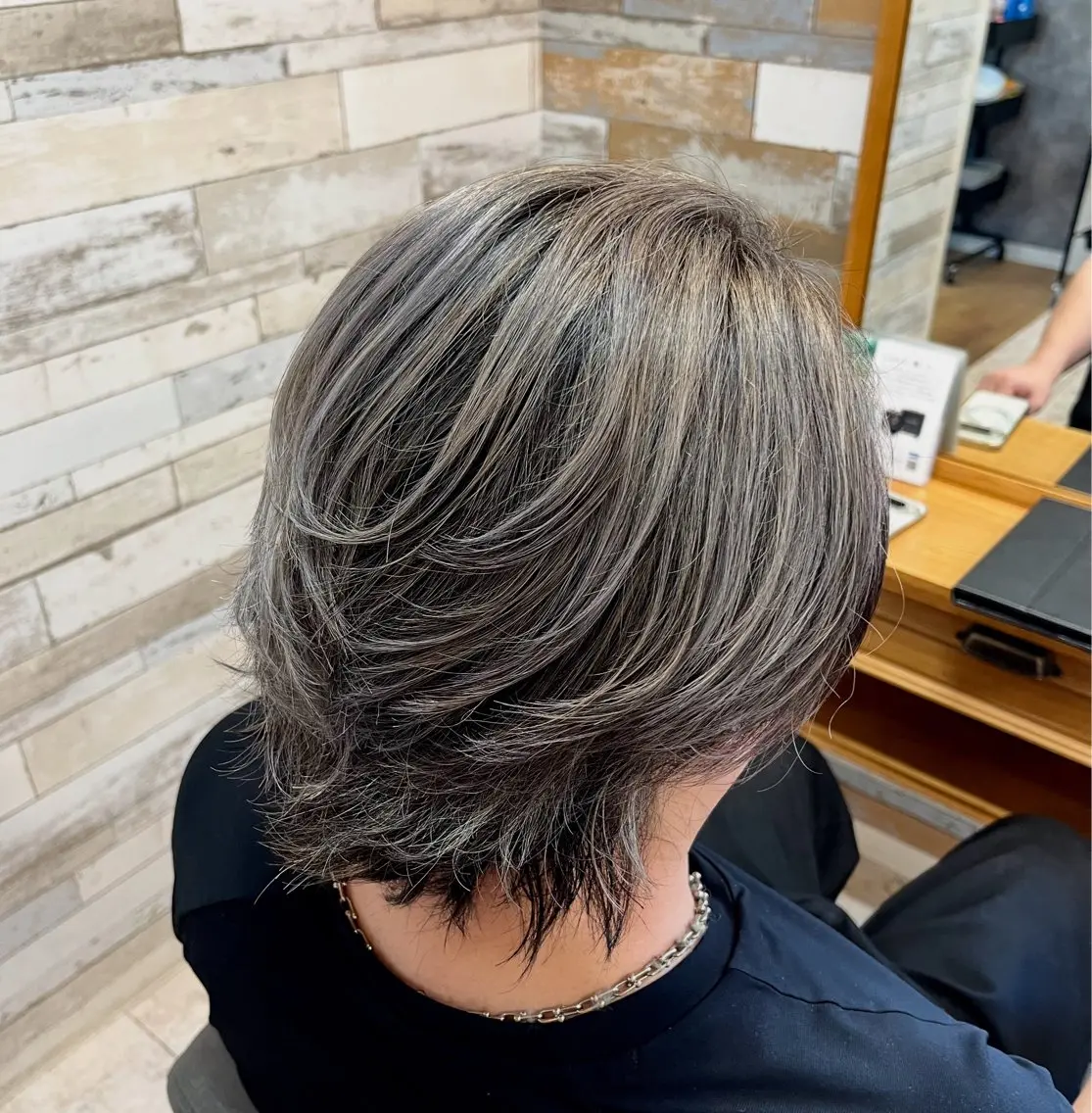 ミディアム レイヤーカット カット ヘアカラー トリートメント 渡邉 三香子のヘアスタイル