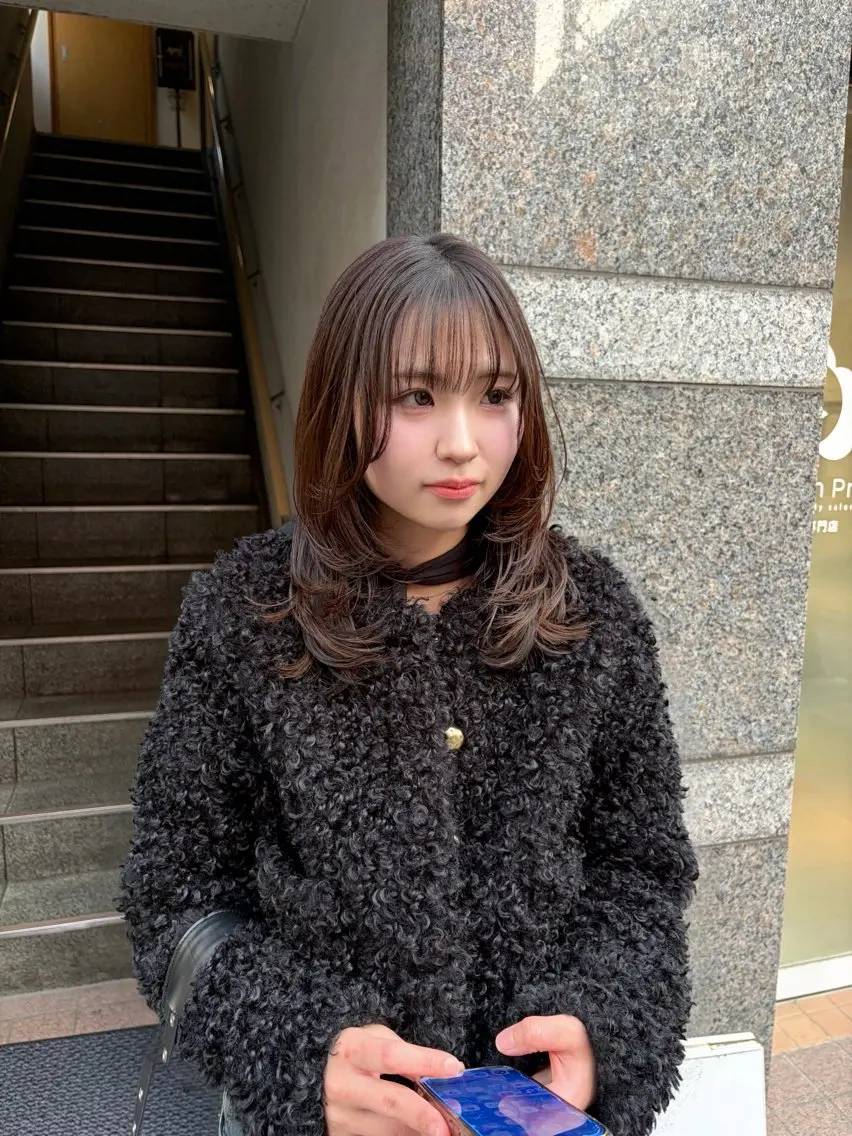 セミロング カラー ヘアアレンジ mina 🐈‍⬛ ラフな似合わせヘアのヘアスタイル