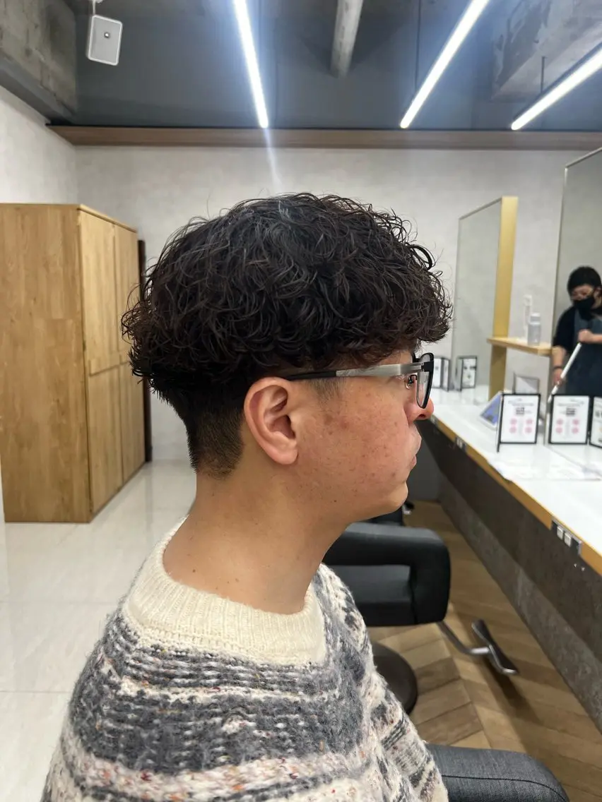ミディアム パーマ ミディアムパーマ プードルパーマ 🏅メンズ特化 ヤマクラ タイキのヘアスタイル