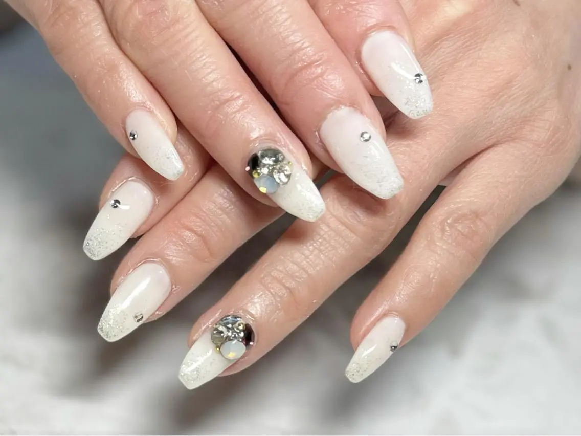 ネイル フットネイル ニュアンスネイル シンプルネイル 春ネイル ストーンネイル nail fufla ♡yamane♡のネイルデザイン