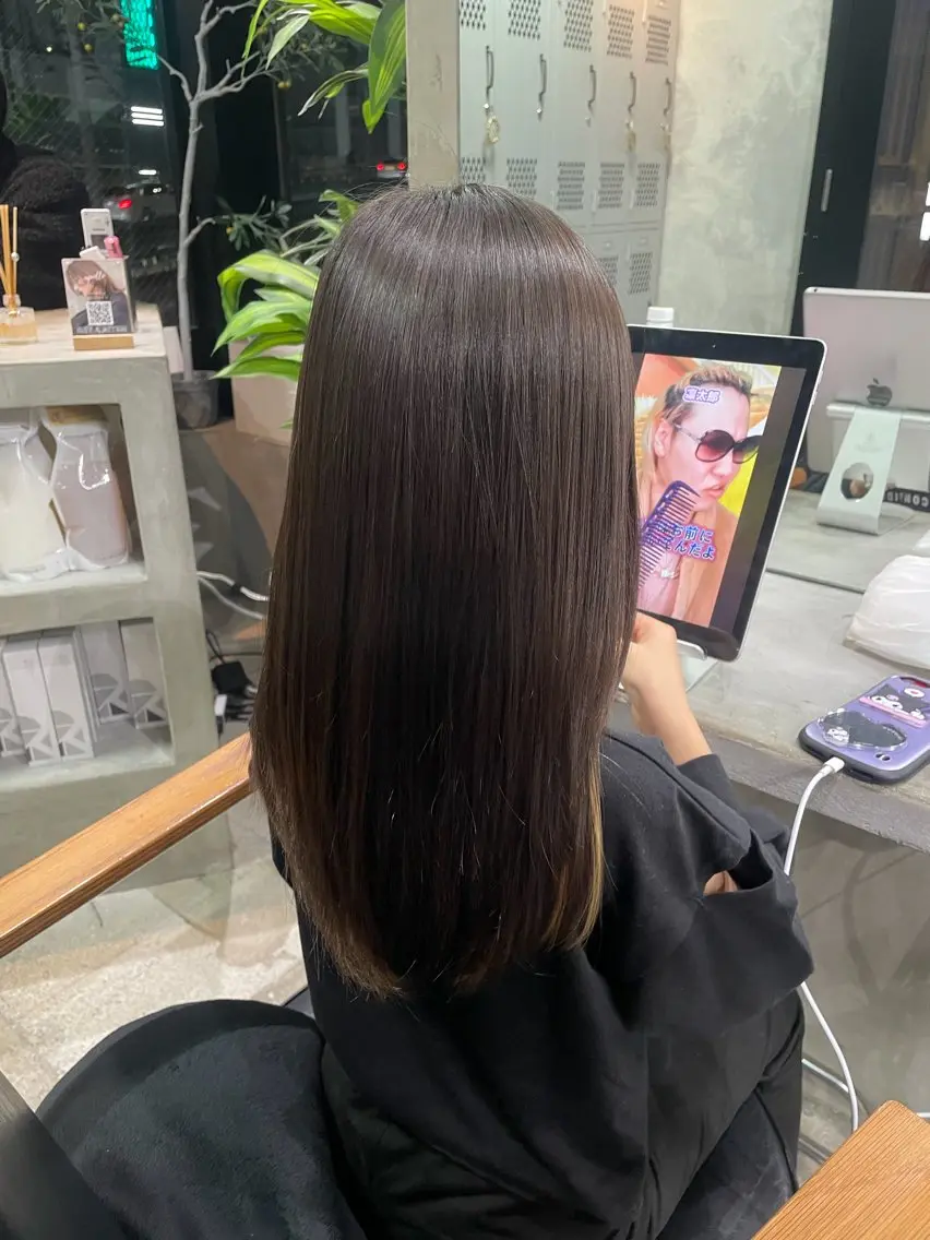 ロング 縮毛矯正 ハイトーンカラー RIRIKAのヘアスタイル