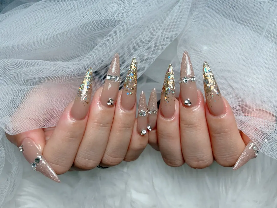 ネイル チークネイル ドット フレンチネイル グラデーション 韓国ネイル ハンドネイル Cloudy Chan Nailのネイルデザイン