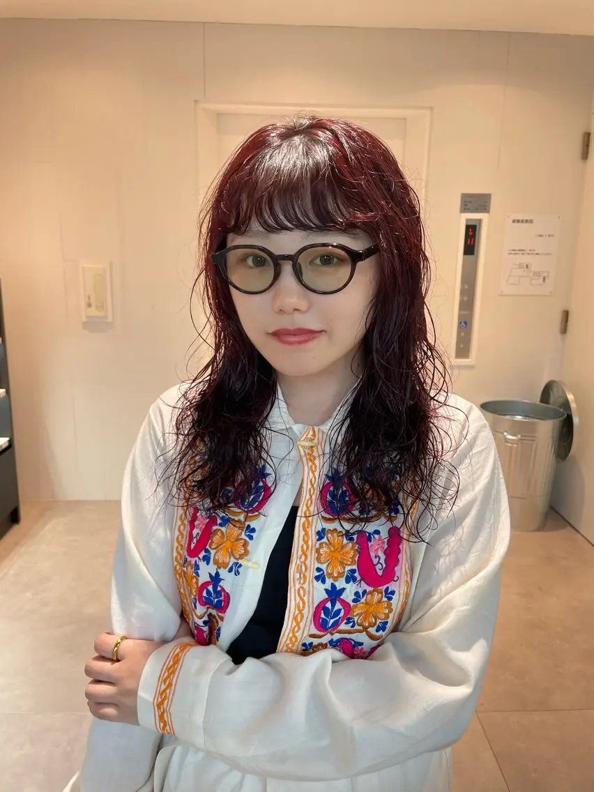 ミディアム カラー パーマ ミディアムレイヤー ミディアムパーマ レイヤーカット カット ヘアカラー パーマ トリートメント パーマ/パーマ落とし 【Kouta】のヘアスタイル
