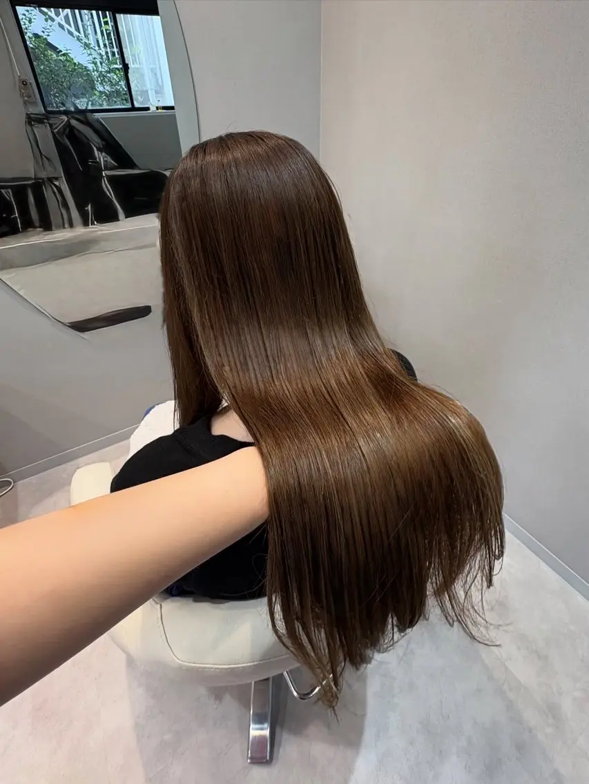 ロング カット ヘアカラー 赤池 日菜子のヘアスタイル