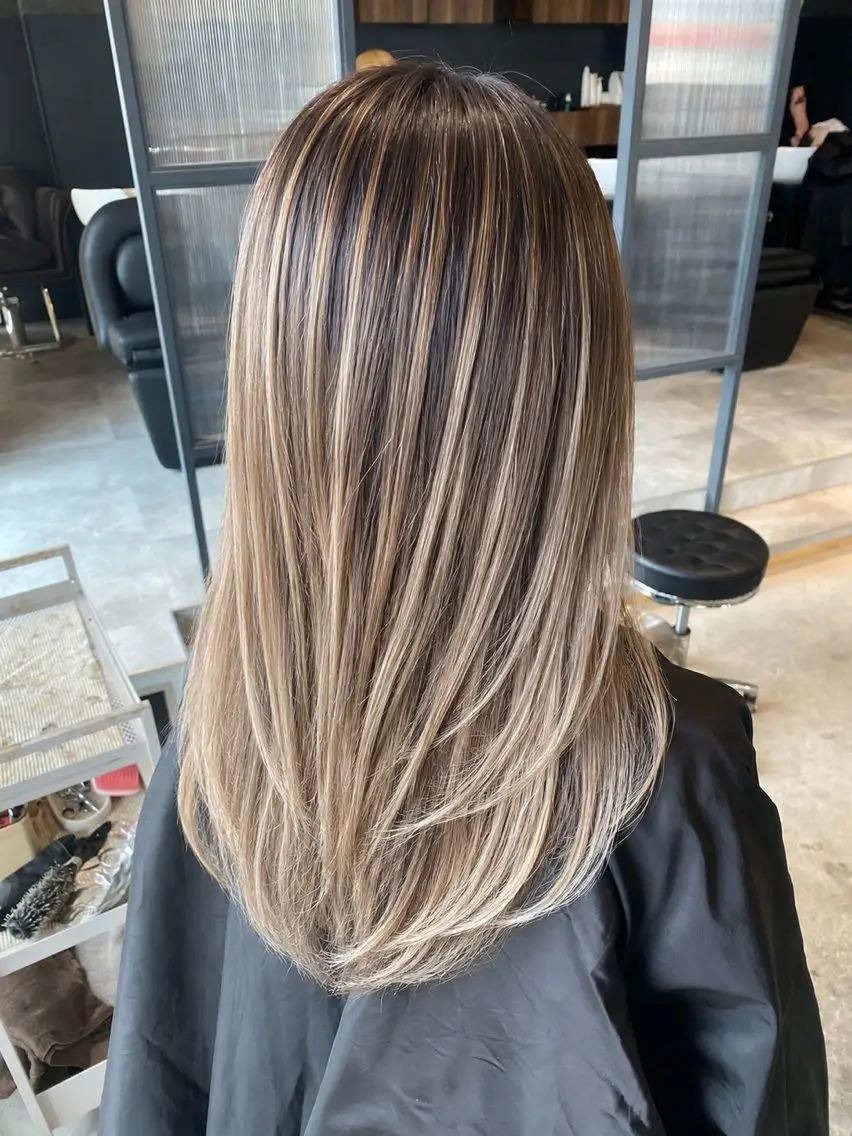 ロング レイヤーカット ヘアカラー 才田 まりなのヘアスタイル