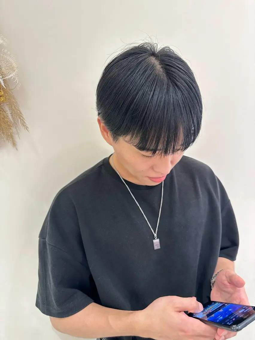 カラー メンズ タイトボブ個性派カラ ーAKANEのヘアスタイル