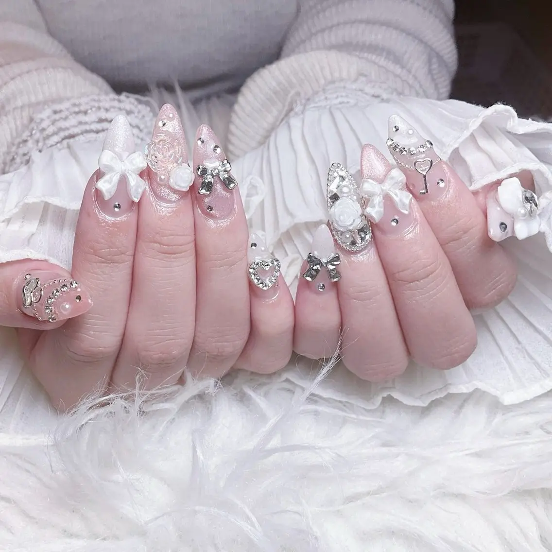 ネイル アートネイル チークネイル 長さ出し フラワーネイル フレンチネイル ハンドネイル NEW NAIL 池袋のネイルデザイン