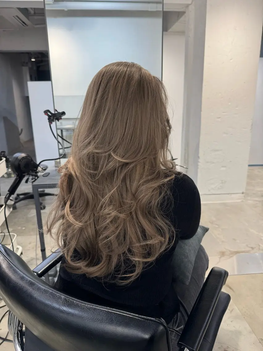 ミディアム カット ヘアセット 新宿/顔周りカット +レイヤー=しずく♩のヘアスタイル