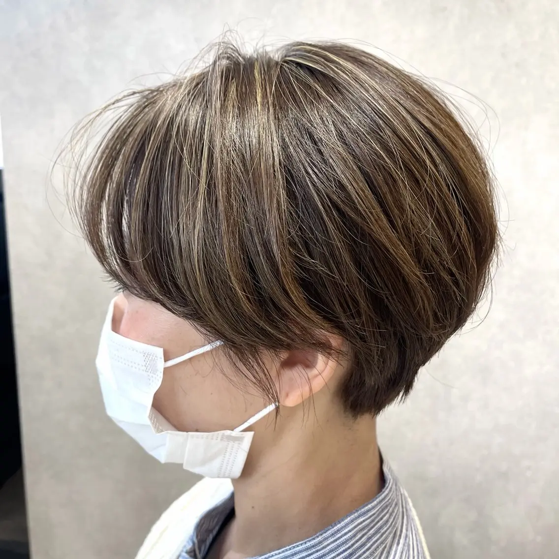 カット+白髪ぼかしハイライト(表面や顔周り)✨+オンカラーの写真