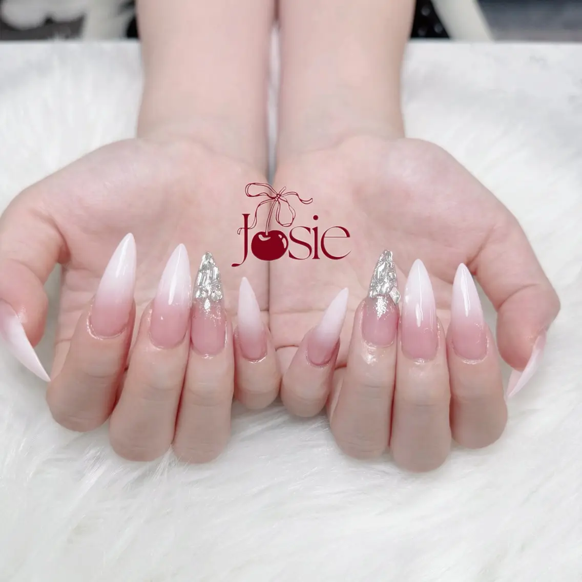 ネイル フレンチネイル ガーリー ガラスフレンチ 氷ネイル・うるうるネイル キラキラネイル ハンドネイル JOSIE nail studioのネイルデザイン