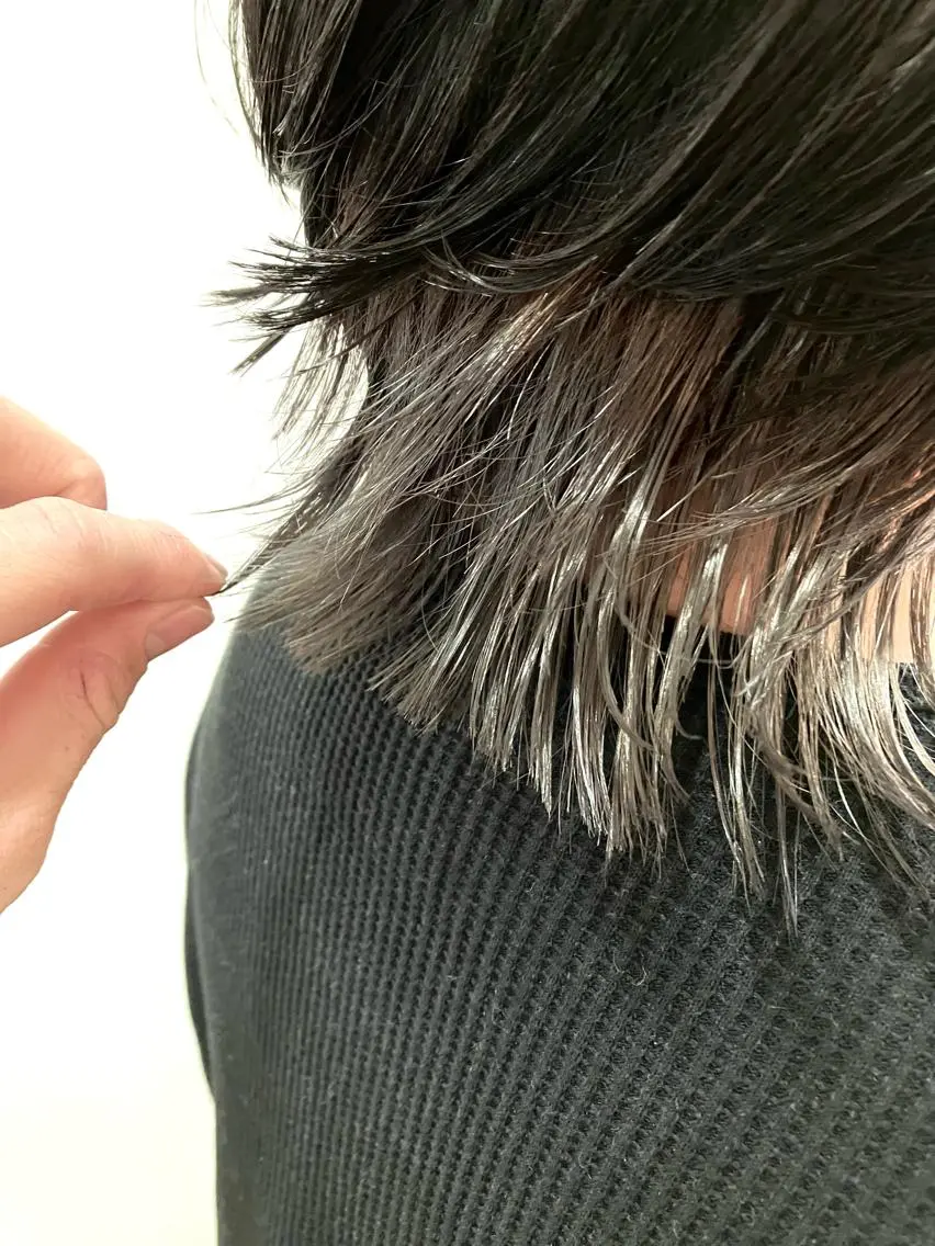 イヤリングカラー＋全体カラー＋ブロー（ケアブリーチ）の写真