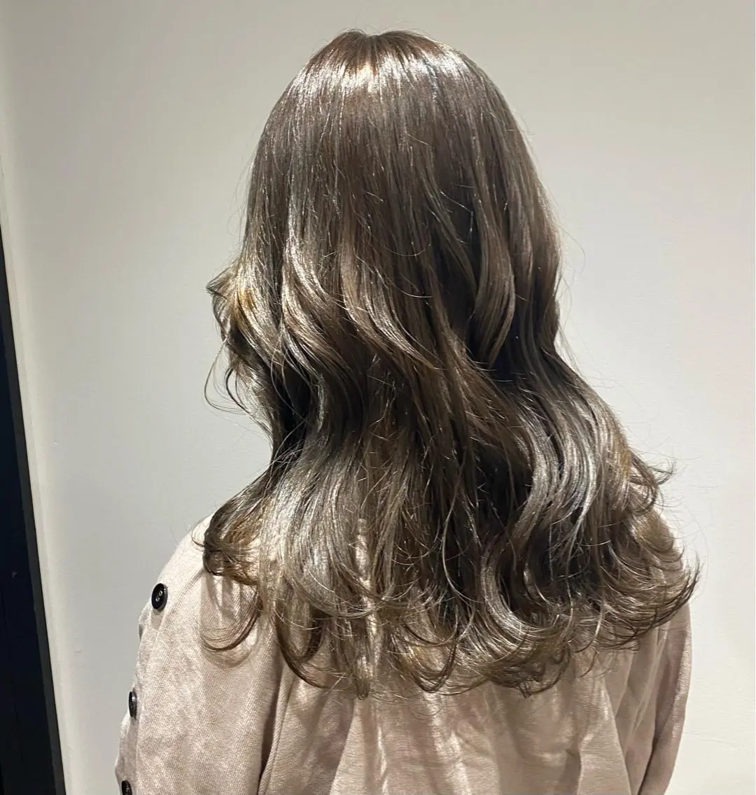 ロング カラー ヘアアレンジ ハイライトカラー ハイライト 新宿⌇韓国風ヘア ⌇透明感カラーのヘアスタイル